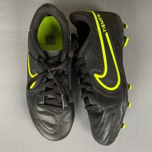 Boys size 1 Nike Tempo soccer cleats barely worn
